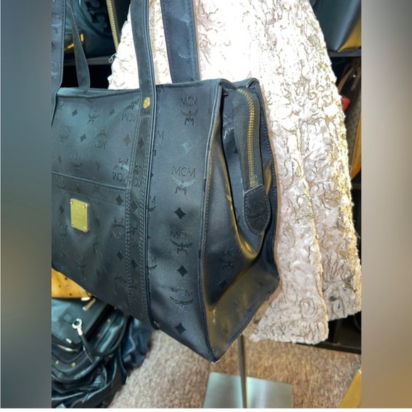 Authentic vintage MCM black shoulder tote (very good condition) and clean - Picture 4 of 11